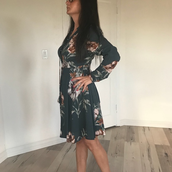 Green dress with flowers - Picture 3 of 3